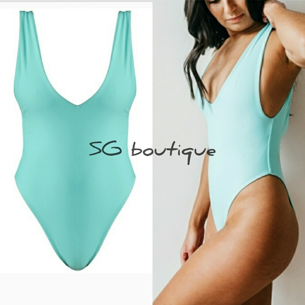 🆕⭐Sexy Aqua mint v-neck swimsuit⭐